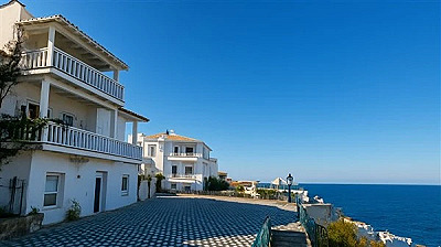 Yalıkavak Geriş Denize Sıfır Manzaralı Triplex Villa + Misafir Evi