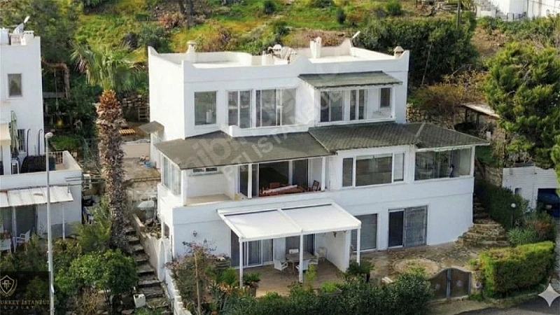 Yalıkavak Marina Yakınında Kapanmaz Deniz Manzaralı 4+2 Satılık Ev